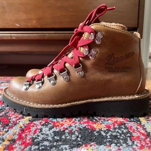 Danner Mountain Light Cascade Women 6 M 31521 LT Leather Med Hiking Boots